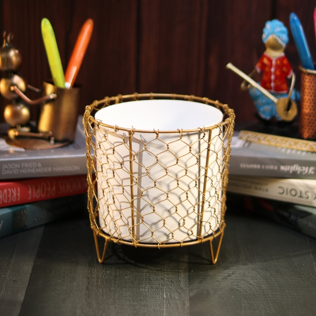 Golden Mesh Metal Pot with stand- 5.9 inches